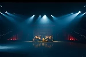 剧集《哑铃与诗集》封面，健身房角落摊开的旧诗集