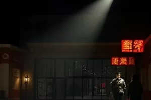 剧集《黄昏修理铺》封面，堆满旧电器的修理铺柜台